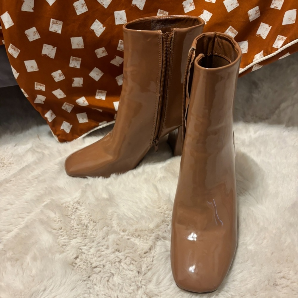 Madden Girl “While” ankle patent leather booties Sz 7.5